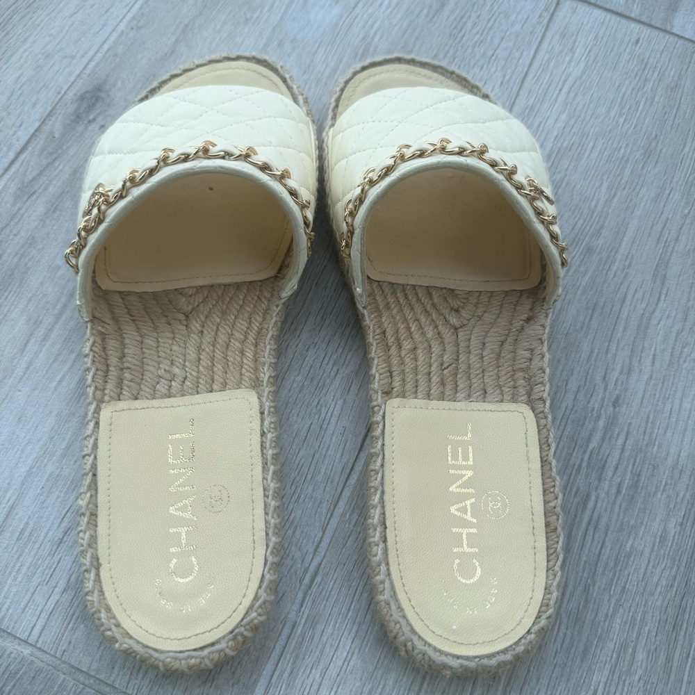 Chanel Interlocking CC Logo Espadrilles Slides - Picture 4 of 8
